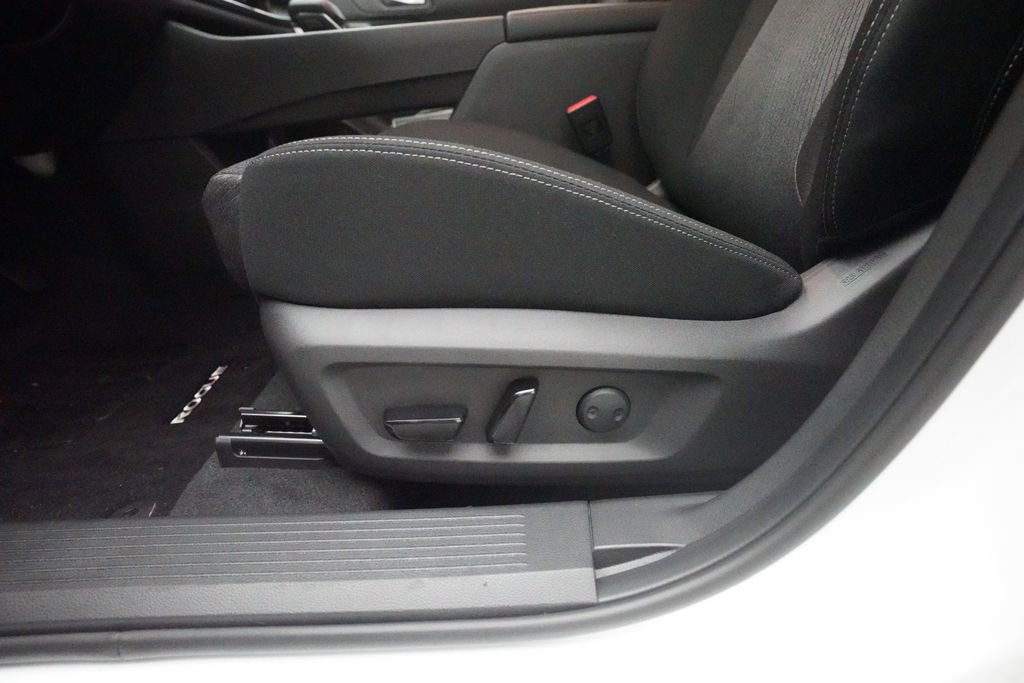 Used 2026 Nissan Rogue SV image 29