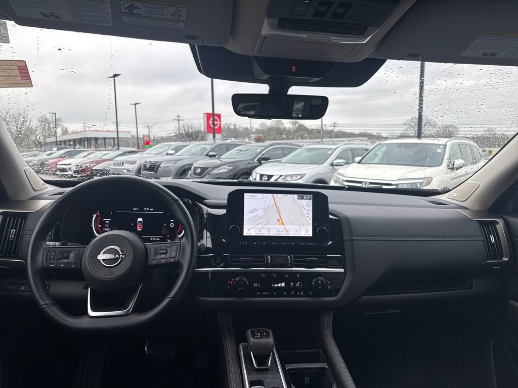 Used 2025 Nissan Pathfinder Platinum w/ Cargo Package image 23