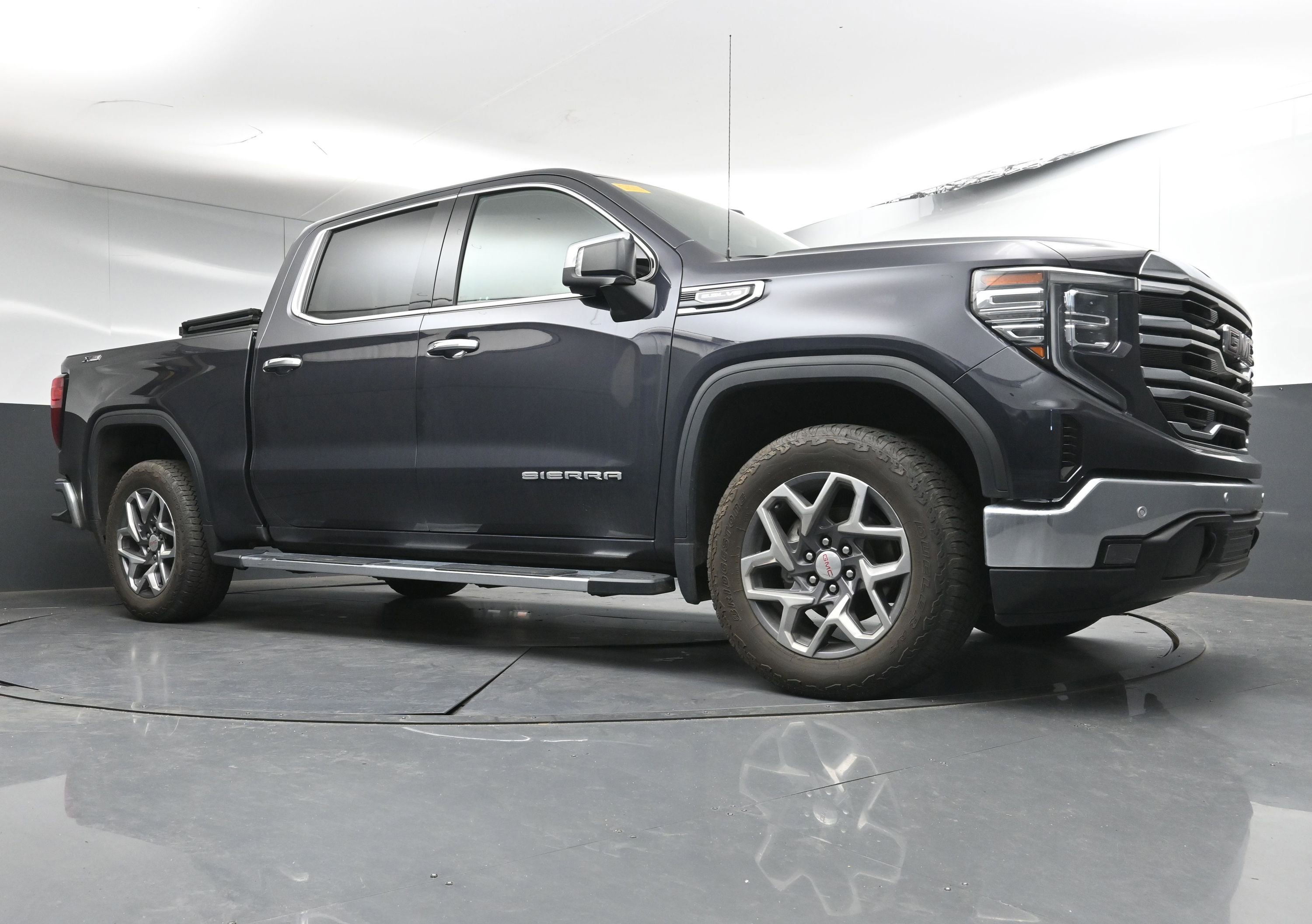 Used 2024 GMC Sierra 1500 SLT w/ SLT Premium Plus Package image 26