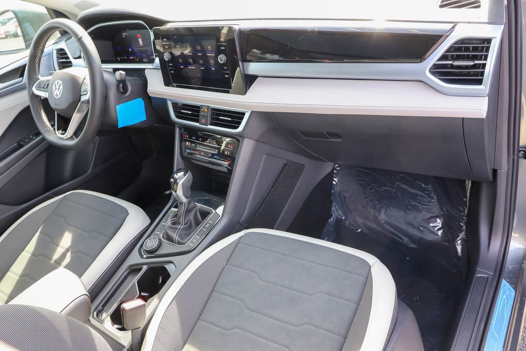 New 2025 Volkswagen Taos SE image 40