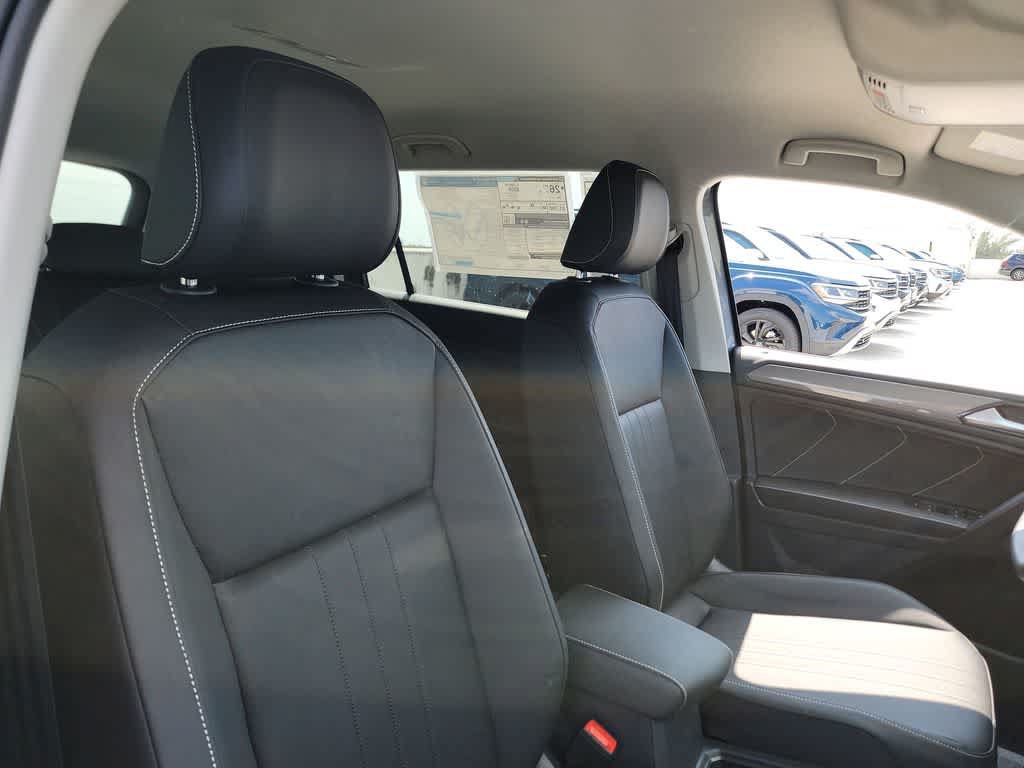Used 2023 Volkswagen Tiguan SE FWD image 30