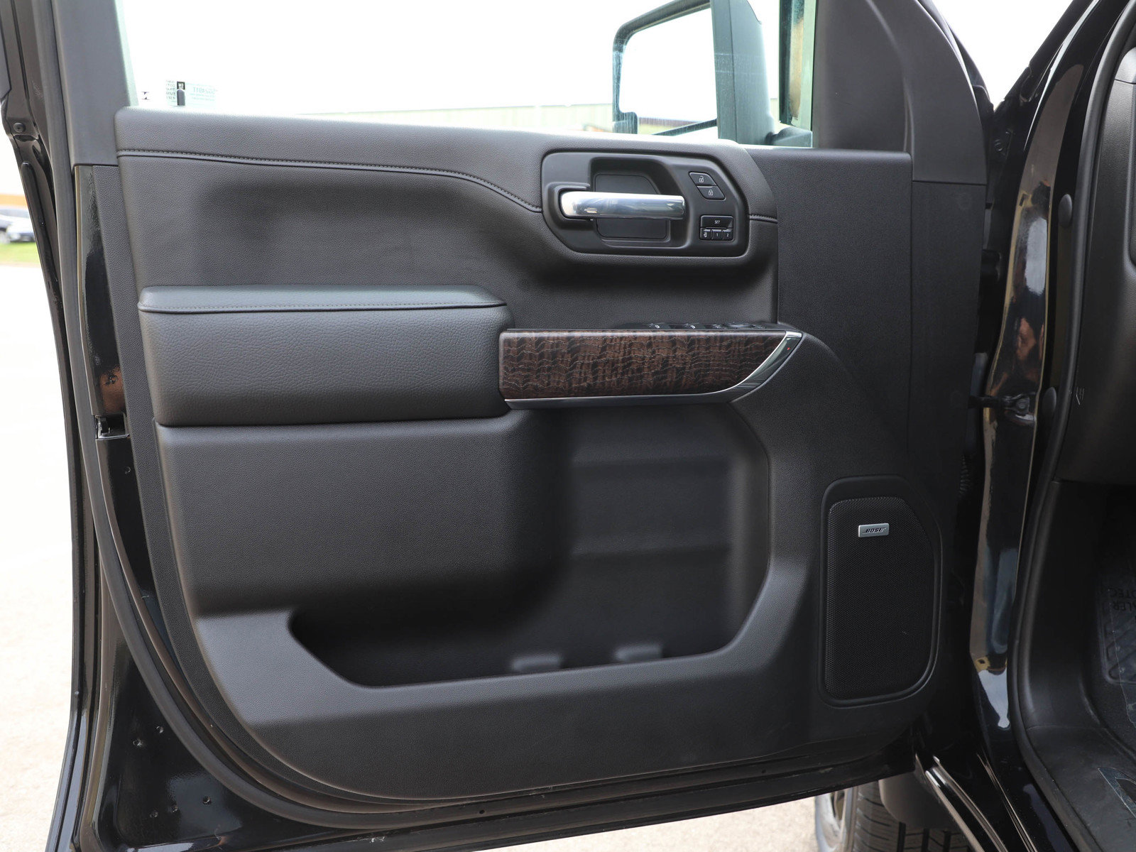 Used 2023 GMC Sierra 3500 Denali w/ Denali Black Diamond Edition AWD/4WD image 17