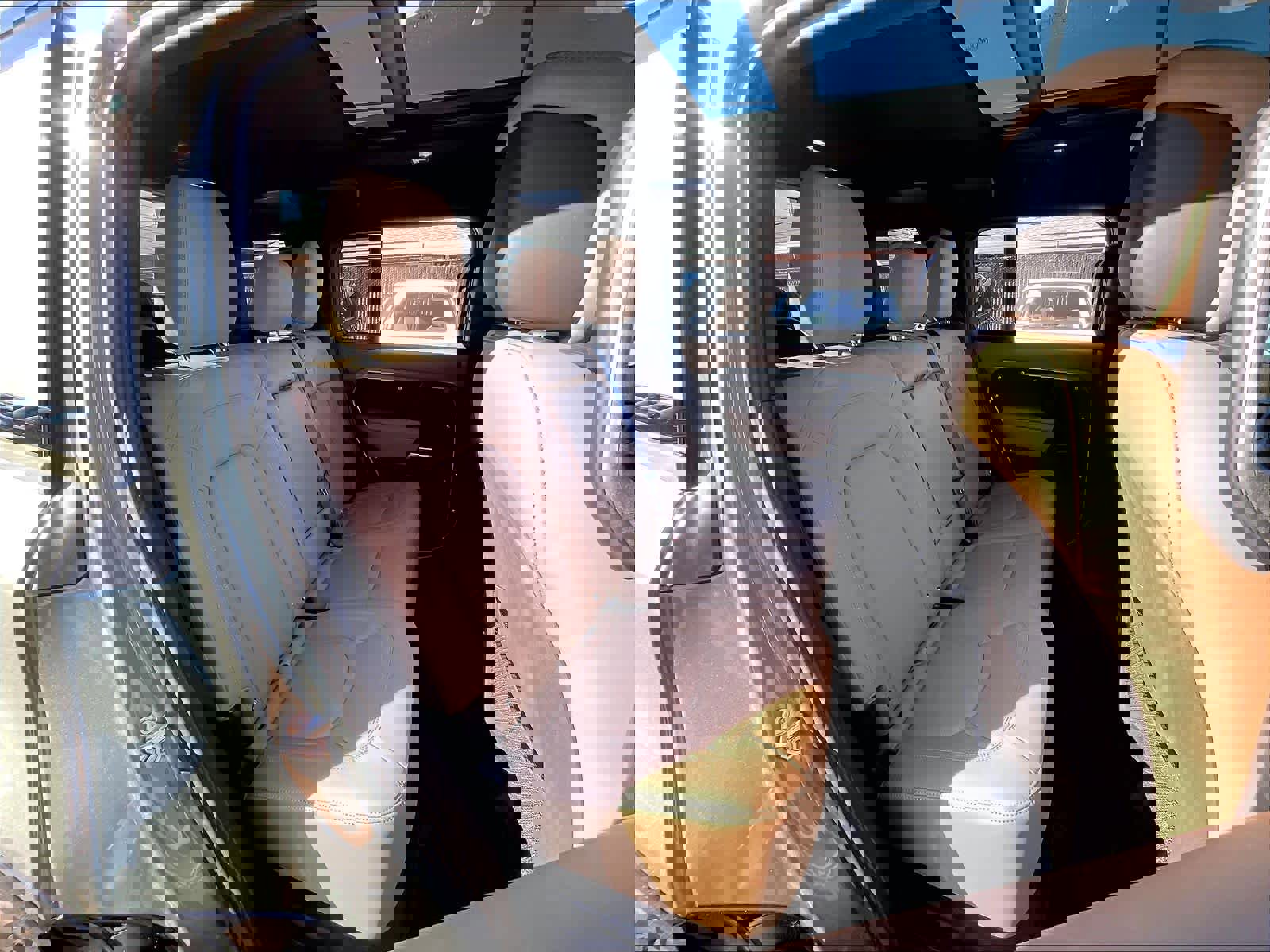 Used 2025 Land Rover Defender 110 X-Dynamic SE image 28