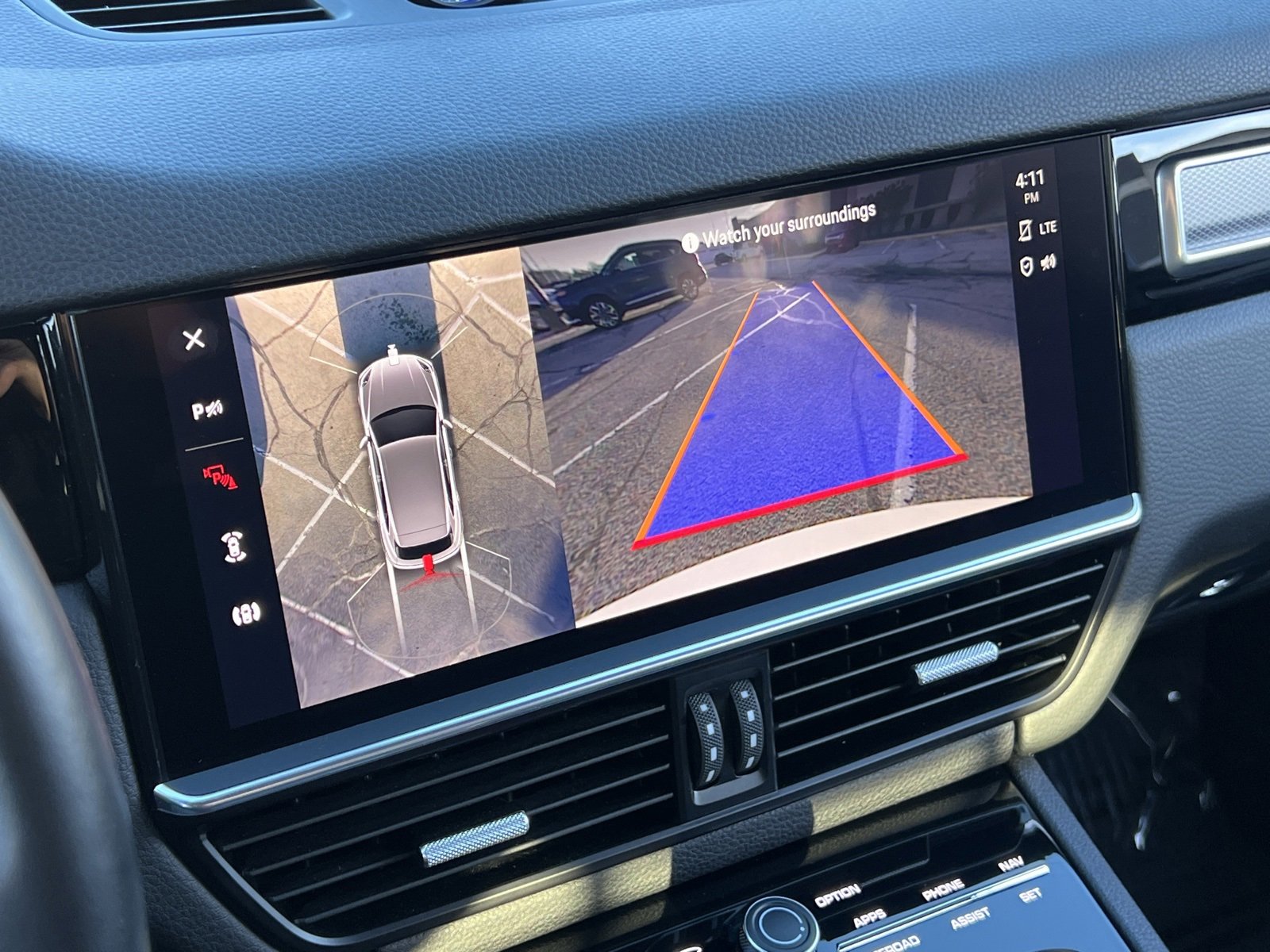 Certified 2022 Porsche Cayenne Platinum Edition image 25