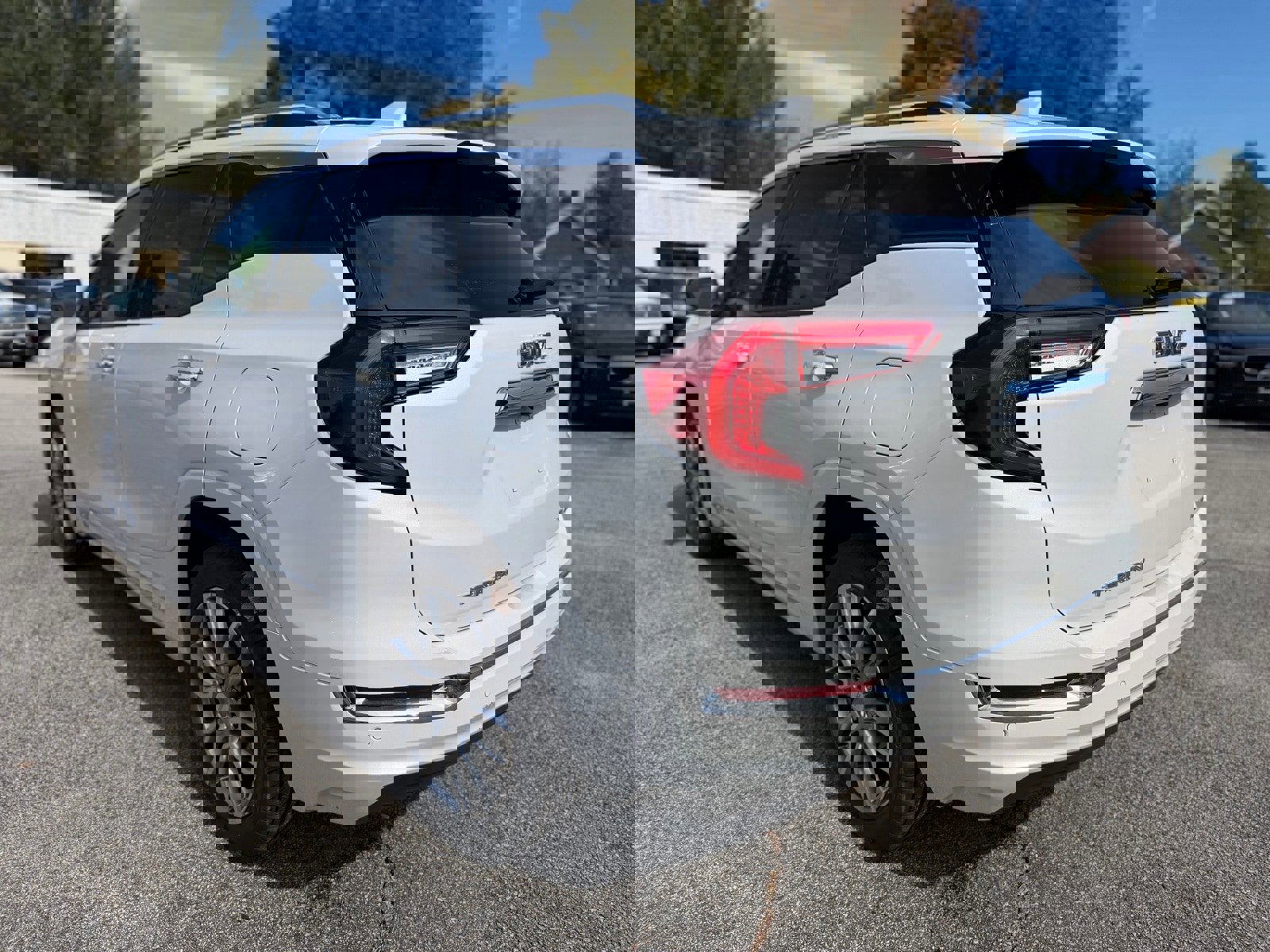 Used 2023 GMC Terrain Denali w/ Denali Premium Package image 3