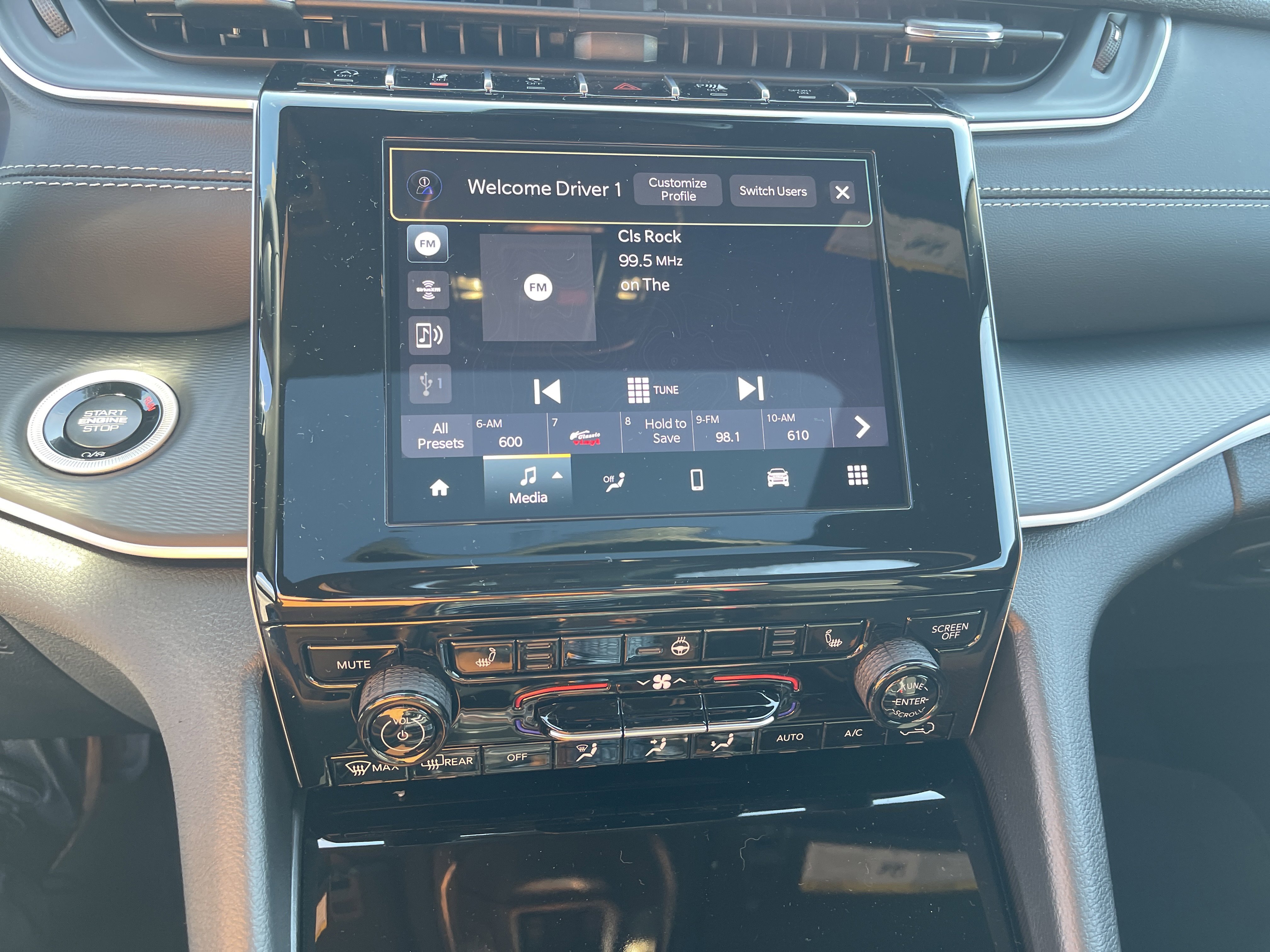 New 2025 Jeep Grand Cherokee L Altitude image 24