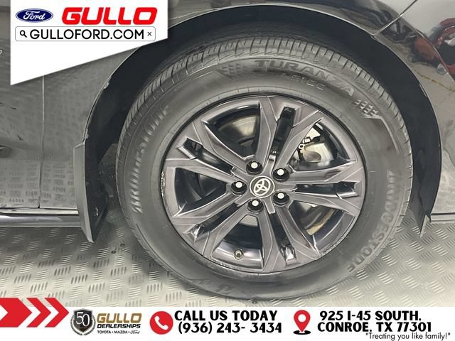 Used 2024 Toyota Sienna XLE Woodland Edition AWD/4WD image 32