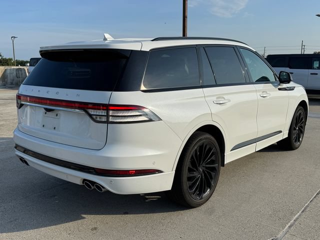 Used 2023 Lincoln Aviator Reserve w/ Equipment Group 201A AWD/4WD image 2