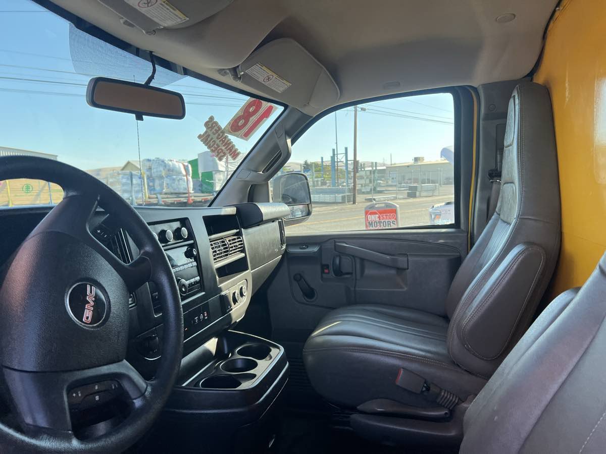 Used 2018 GMC Savana 3500 w/ Driver Convenience Package RWD image 9