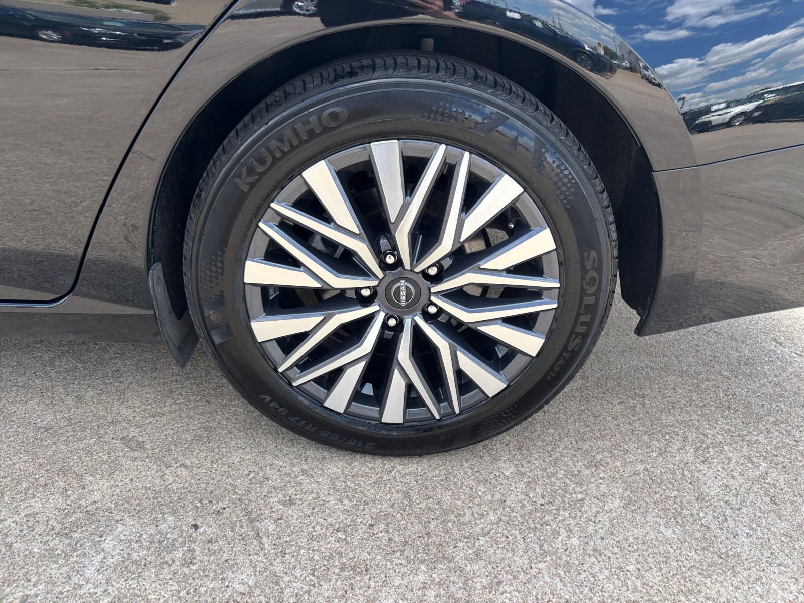 Used 2025 Nissan Altima 2.5 SV image 30