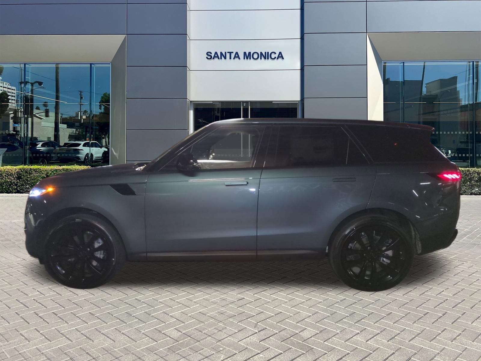 New 2026 Land Rover Range Rover Sport SE AWD/4WD image 2