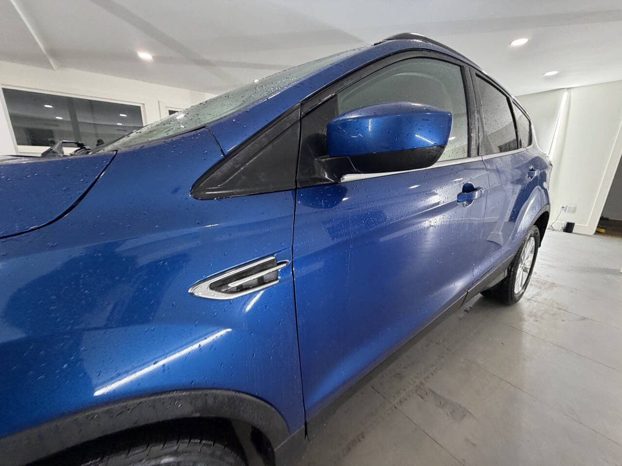 Used 2017 Ford Escape SE w/ Equipment Group 201A AWD/4WD image 3
