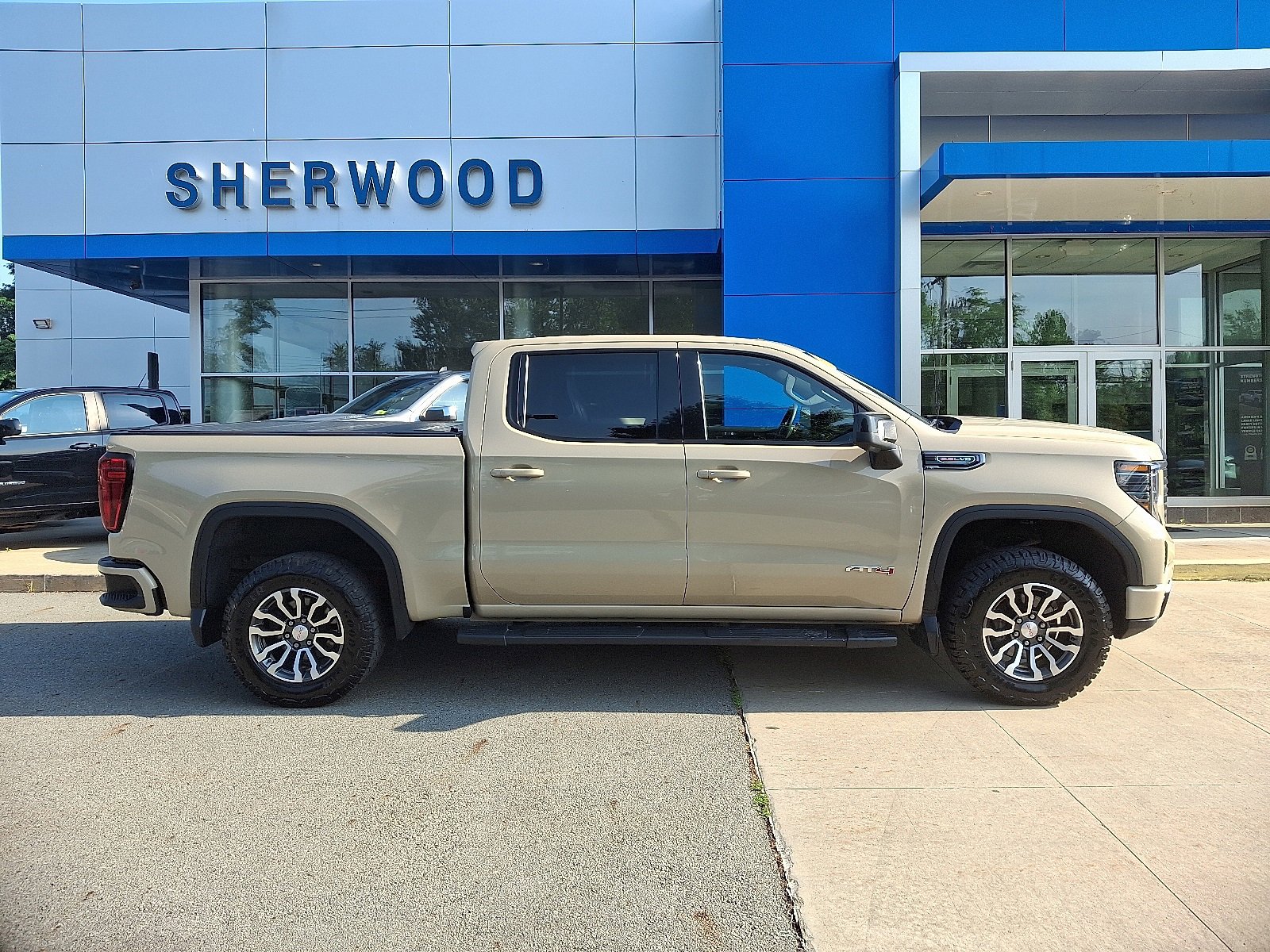 Used 2022 GMC Sierra 1500 AT4 w/ AT4 Premium Package image 7