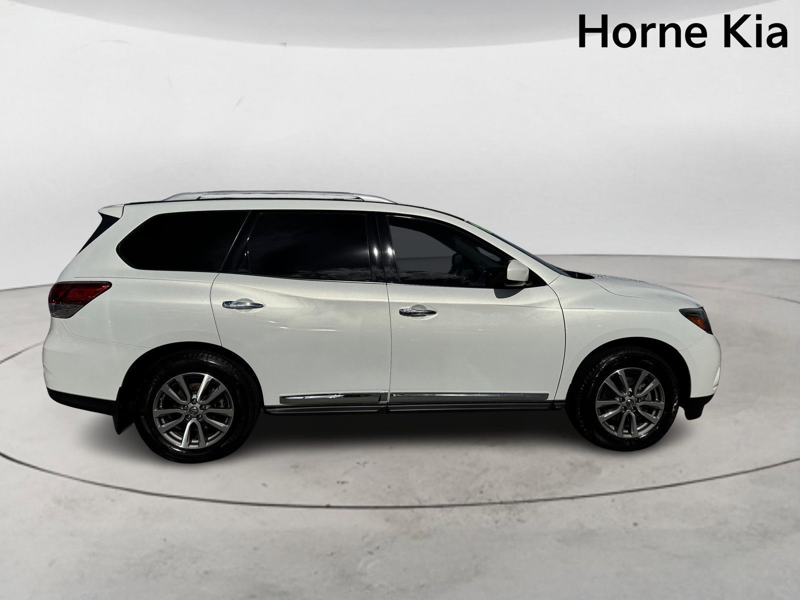 Used 2014 Nissan Pathfinder SL w/ SL Tech Package image 3