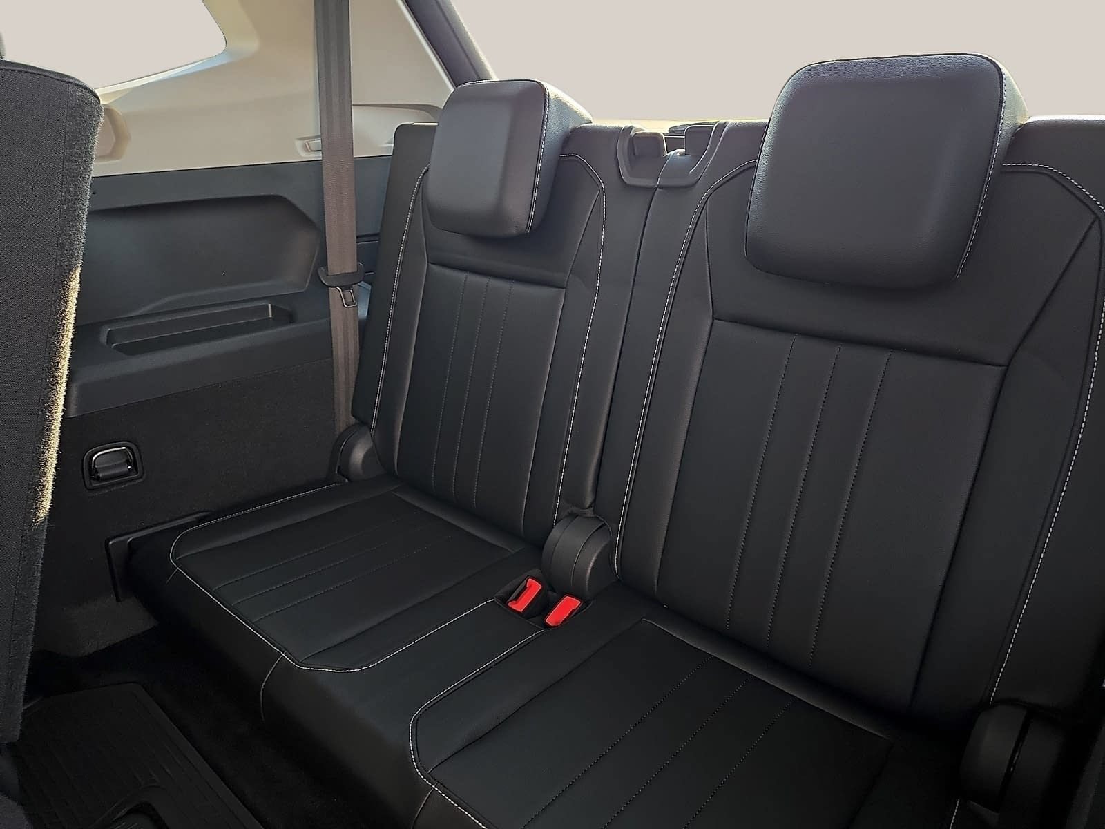 Used 2024 Volkswagen Tiguan SE w/ Panoramic Sunroof Package FWD image 10
