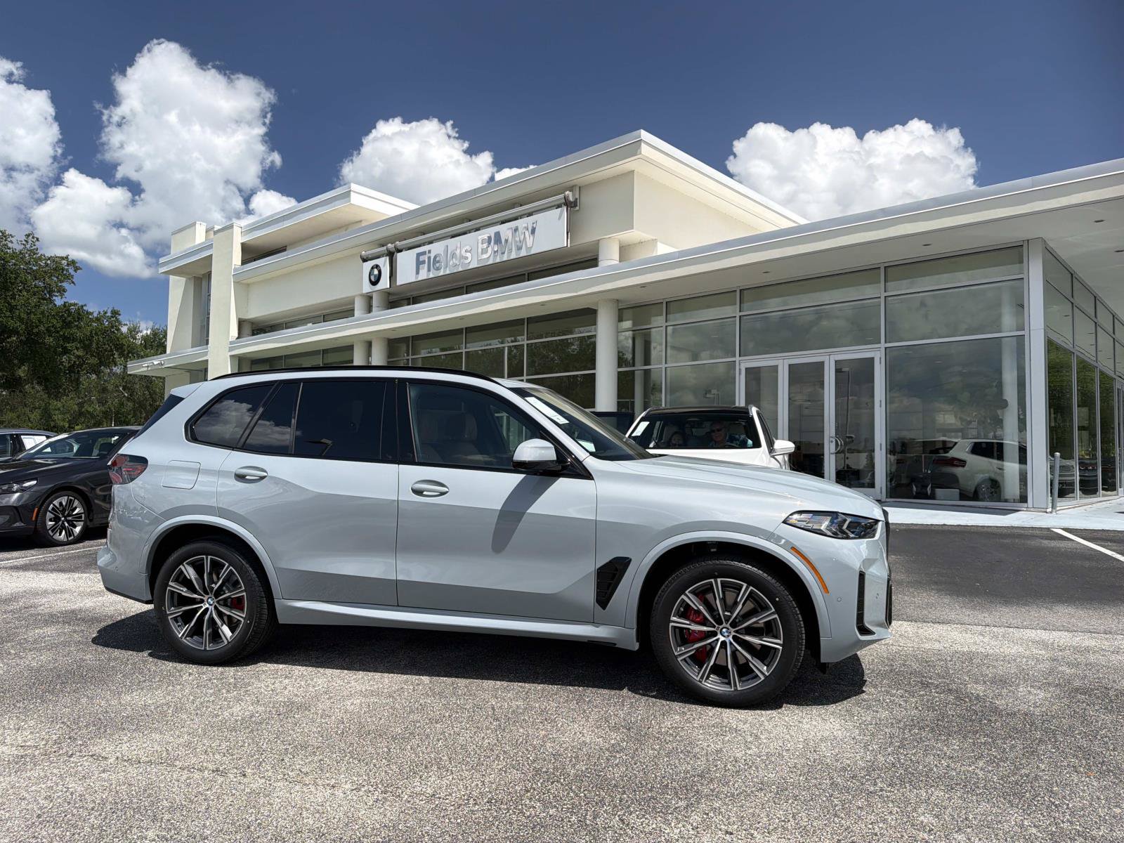 New 2026 BMW X5 xDrive40i w/ M Sport Package AWD/4WD image 1
