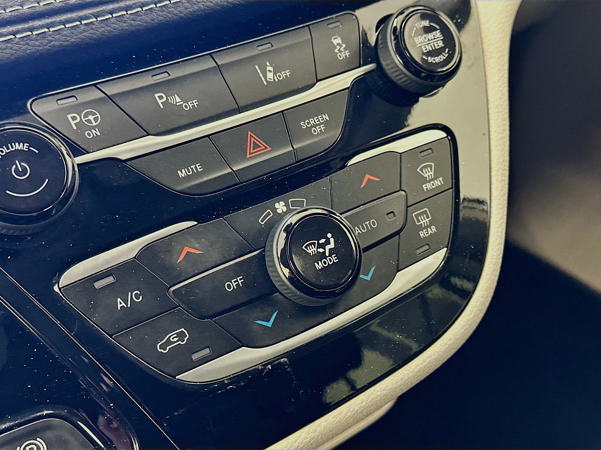 Used 2023 Chrysler Pacifica Touring-L image 23