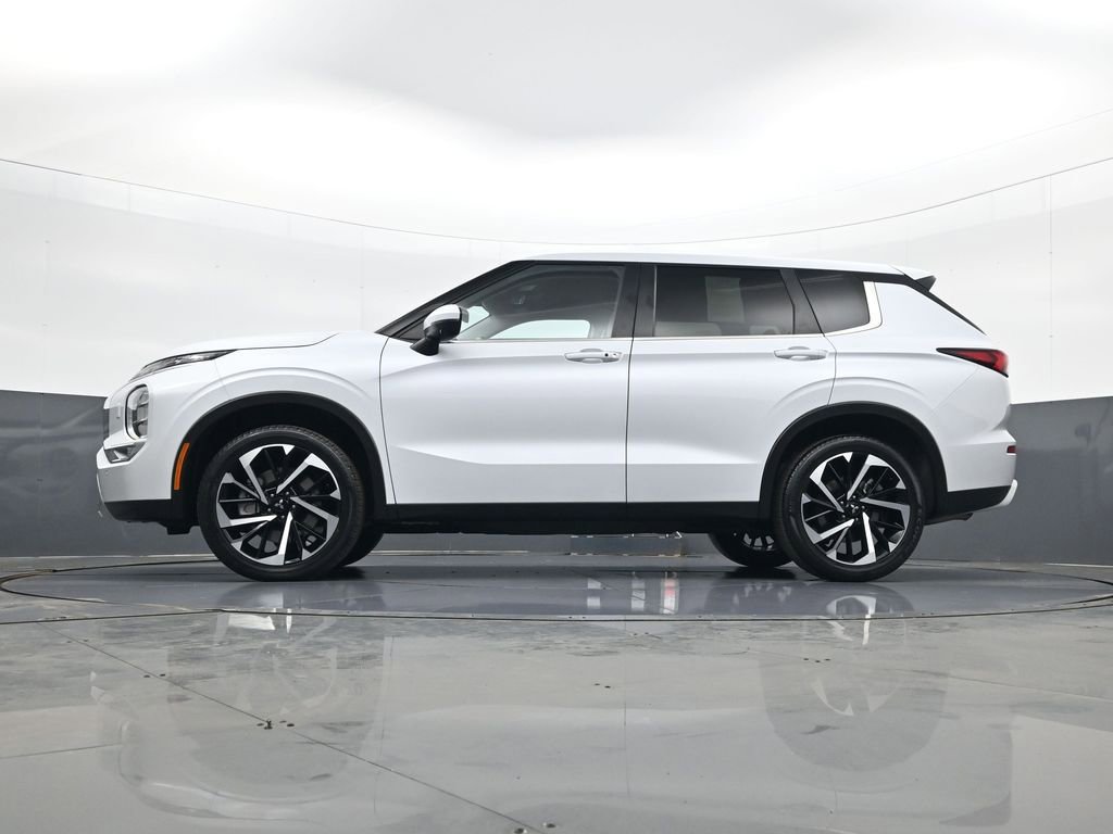Used 2024 Mitsubishi Outlander SE image 29