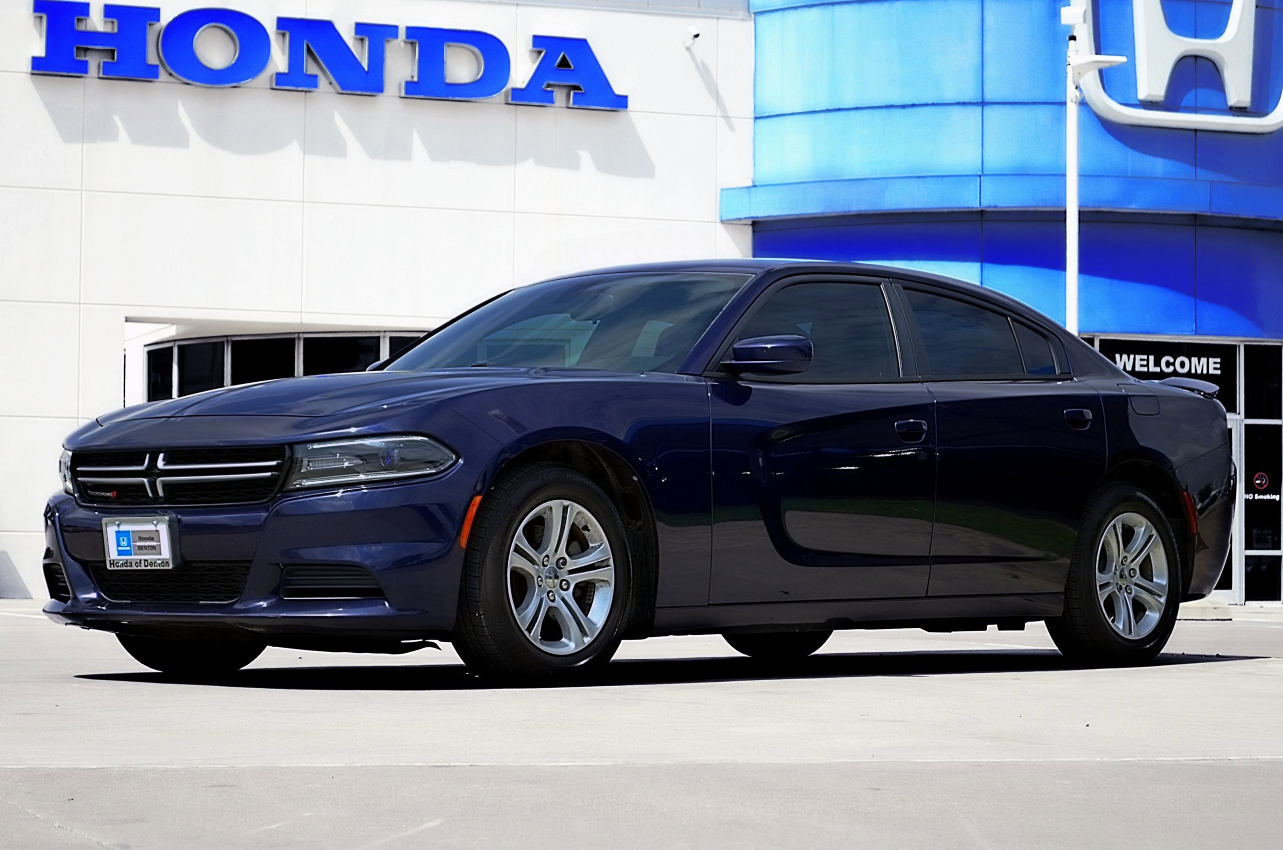 Used 2016 Dodge Charger SE