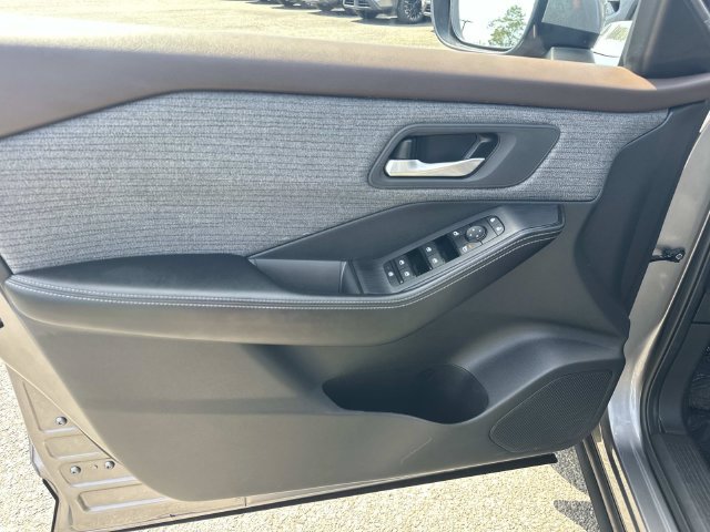 Used 2023 Nissan Rogue SV AWD/4WD image 18