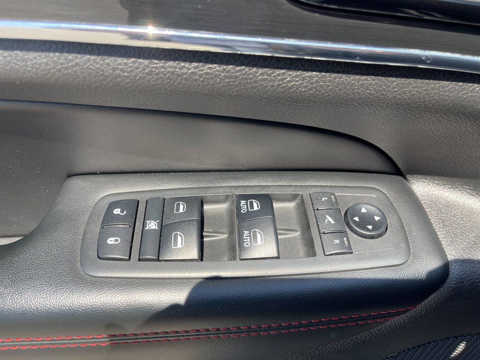 Used 2019 Jeep Grand Cherokee Trailhawk w/ Trailhawk Luxury Group image 13