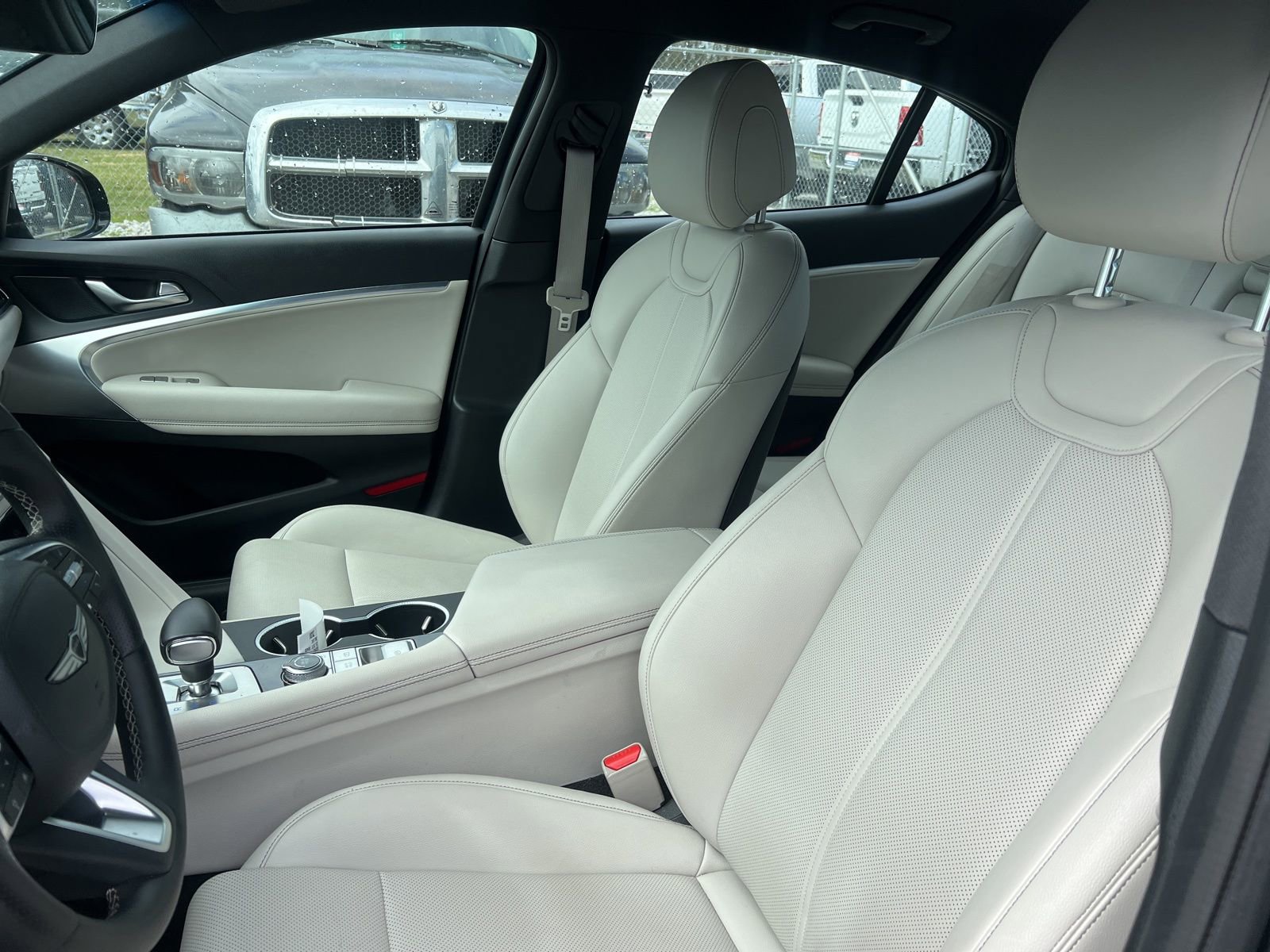 Used 2025 Genesis G70 2.5T image 8