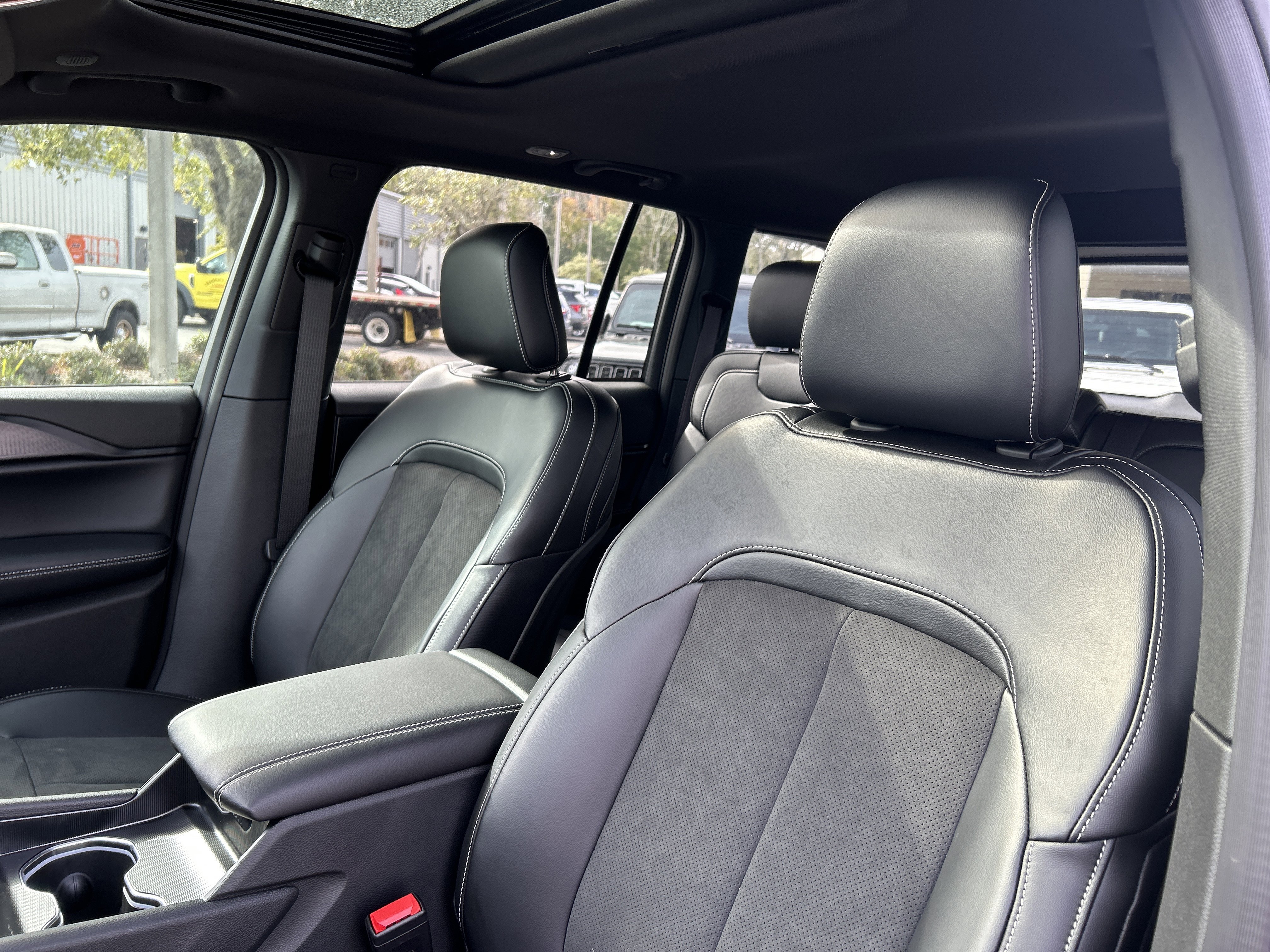 New 2025 Jeep Grand Cherokee Altitude image 15