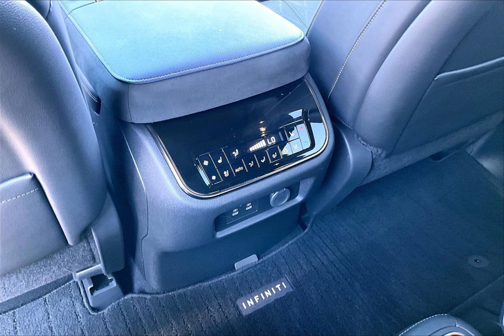 Used 2026 INFINITI QX80 4WD w/ Sport Exterior Package image 32