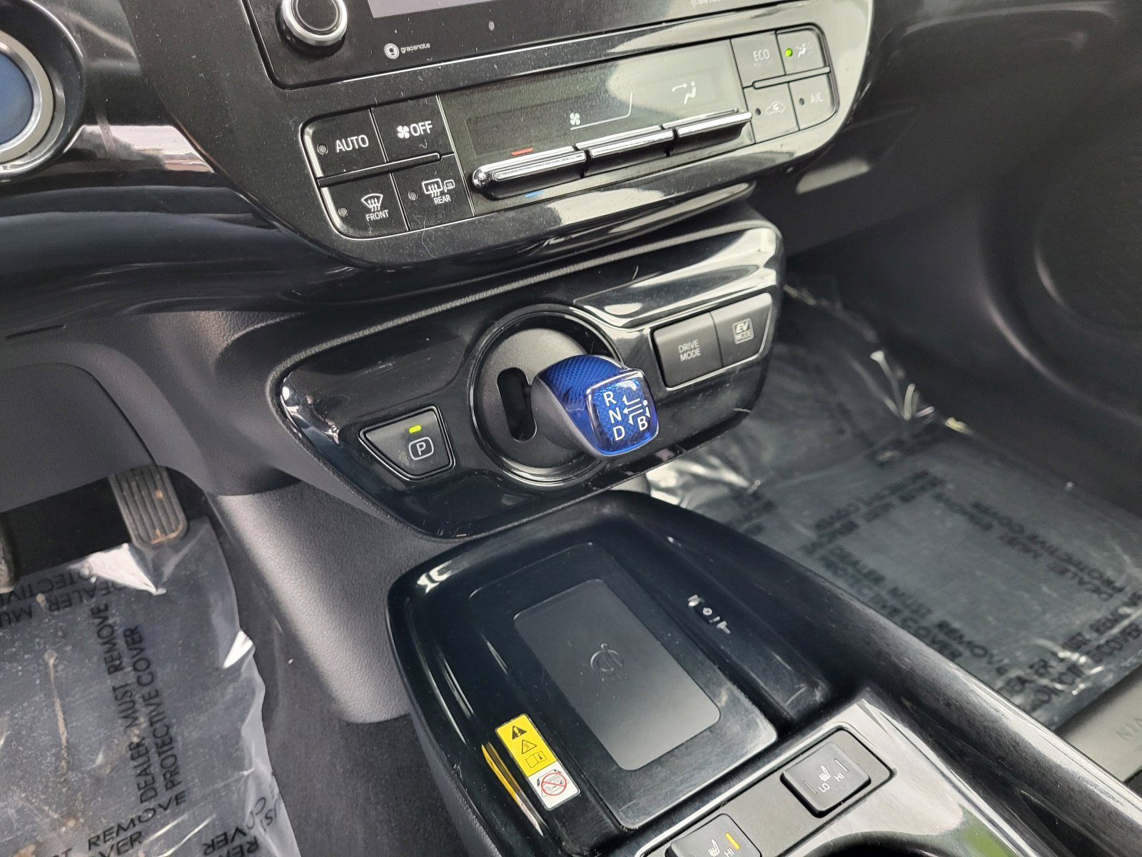 Used 2021 Toyota Prius XLE w/ Carpet Mat Package (TMS) image 11