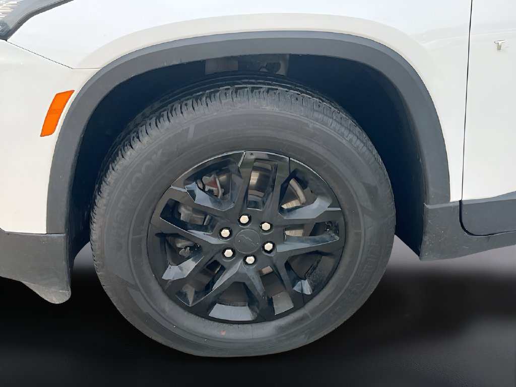 Used 2023 Chevrolet Traverse LS w/ Safety Package FWD image 29