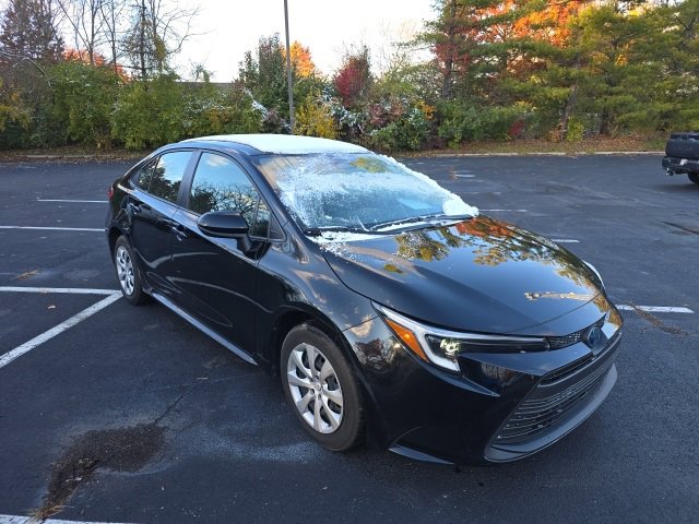 Used 2024 Toyota Corolla LE image 2