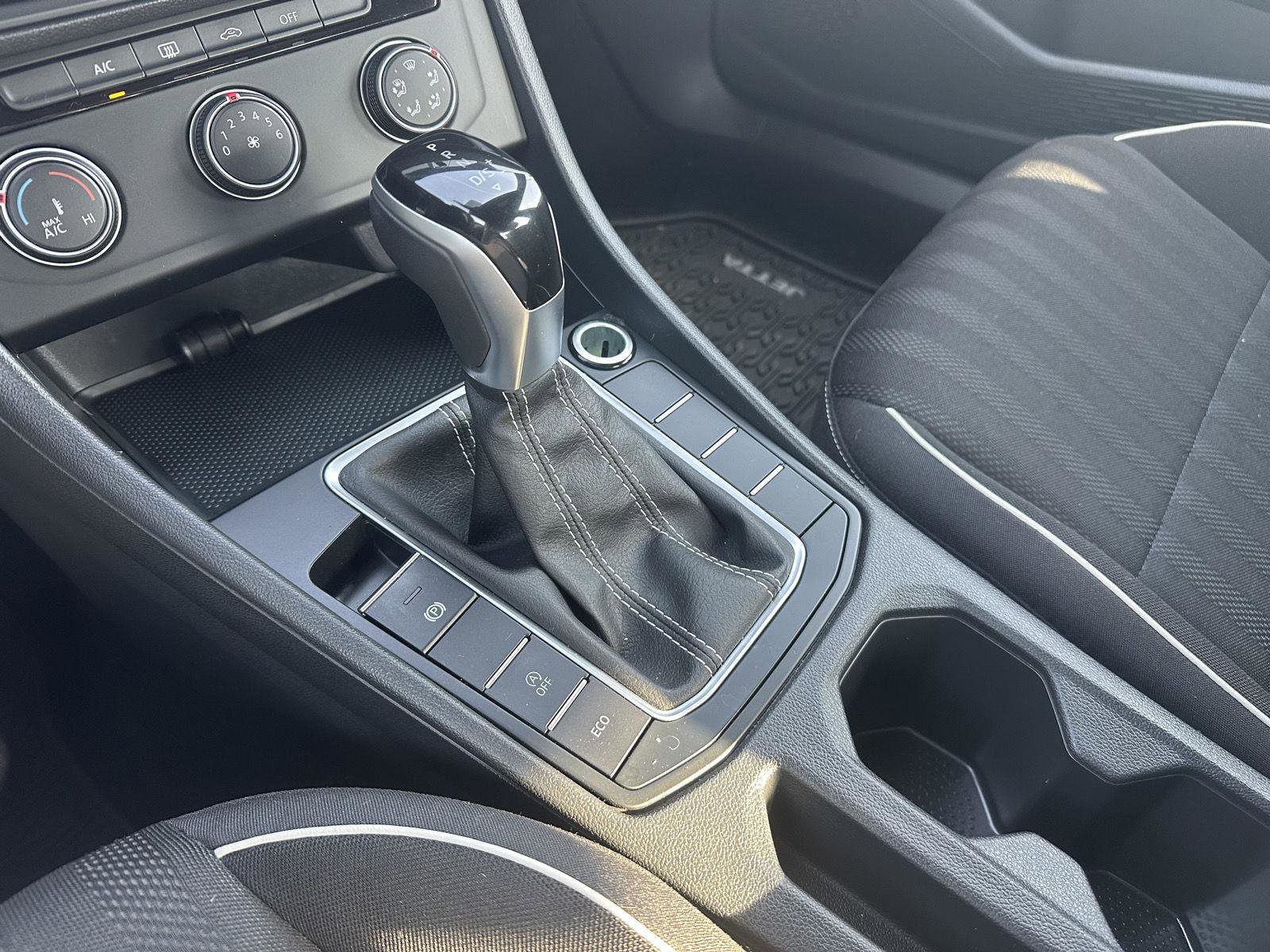 Used 2023 Volkswagen Jetta Sport image 8