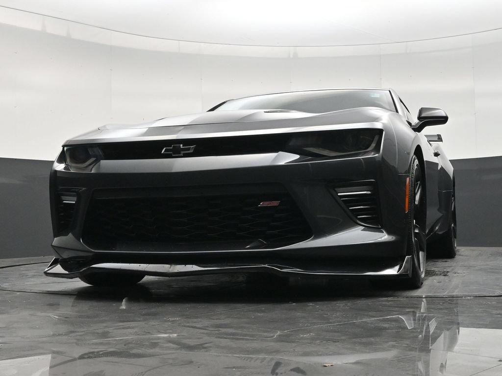Used 2018 Chevrolet Camaro SS RWD image 27