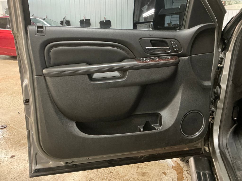 Used 2013 GMC Sierra 2500 Denali w/ Suspension Package, Off-Road AWD/4WD image 16