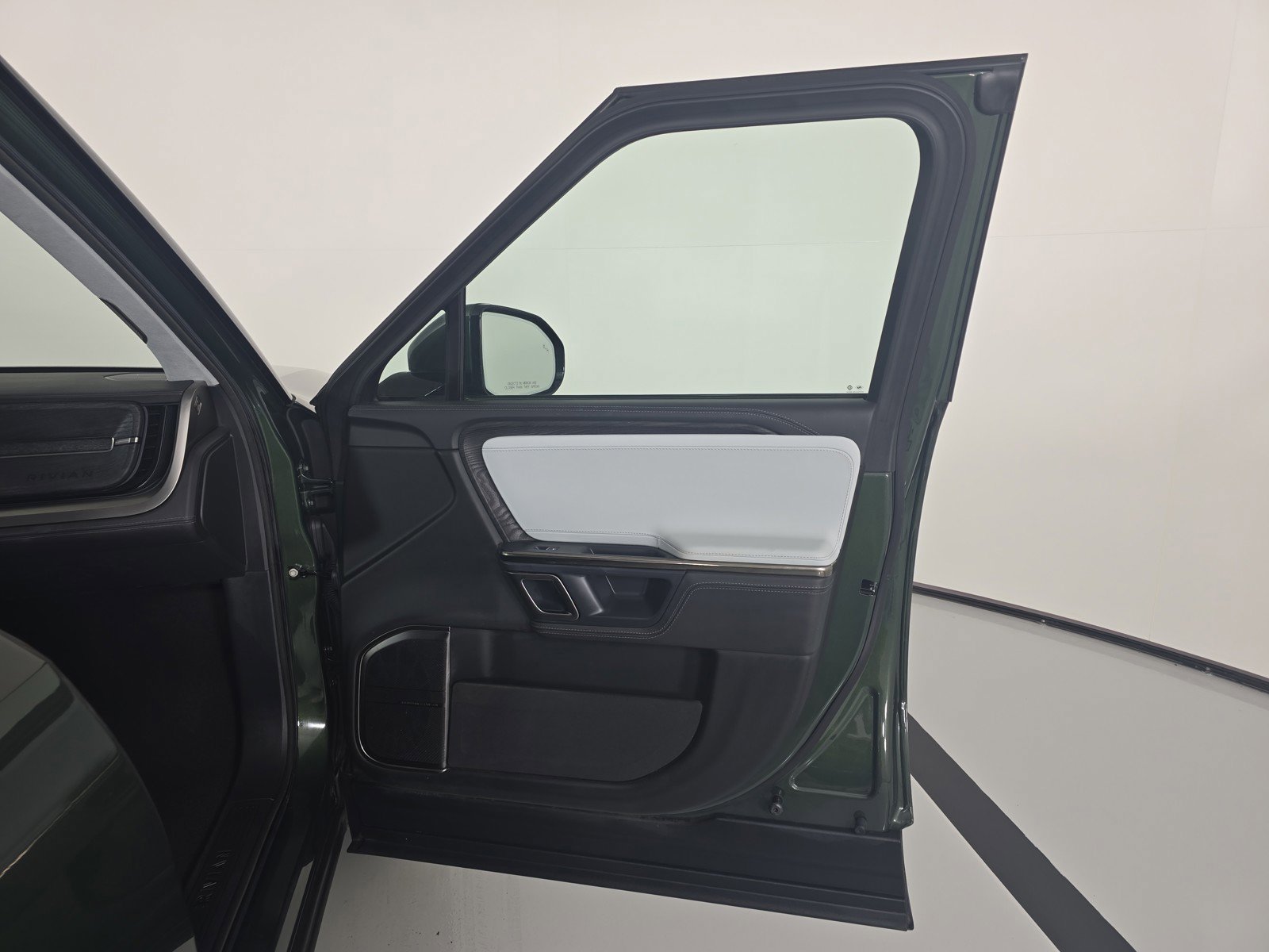 Used 2022 Rivian R1T Adventure AWD/4WD image 18