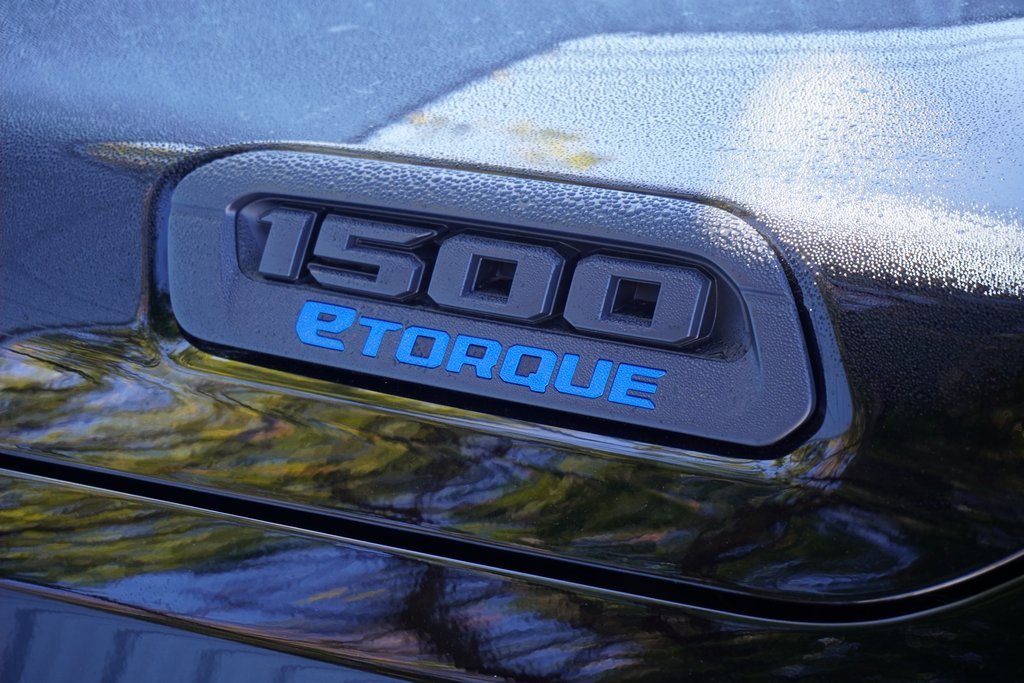 New 2026 RAM 1500 4x4 Crew Cab image 9