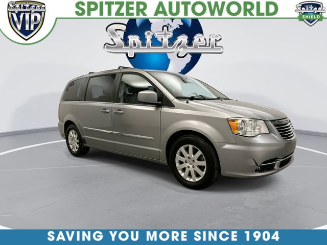 Used 2014 Chrysler Town & Country Touring FWD image 3