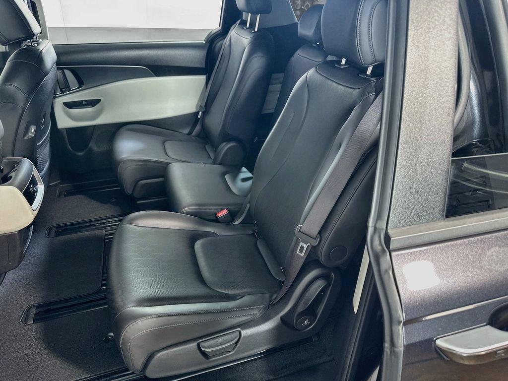 Certified 2024 Kia Carnival LX FWD image 18