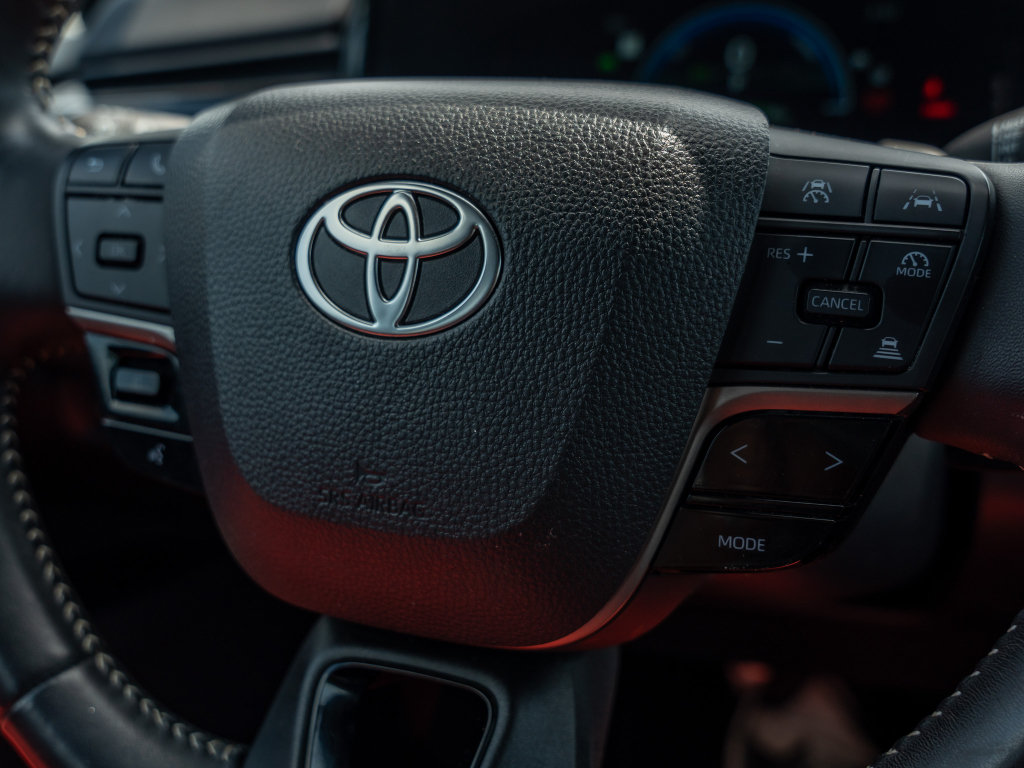 Used 2025 Toyota Camry SE FWD image 29