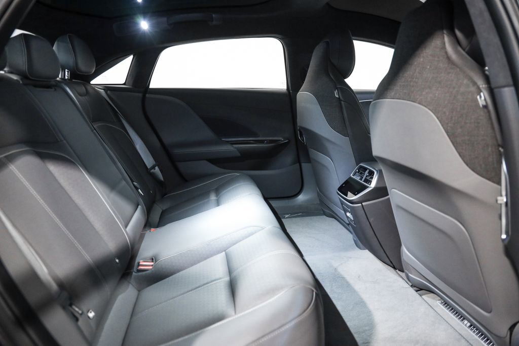 Used 2023 Lucid Air Grand Touring image 34