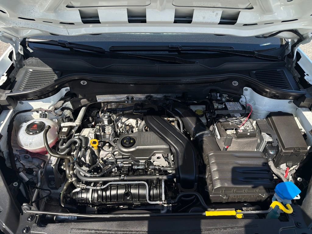 Used 2024 Volkswagen Taos SE image 29