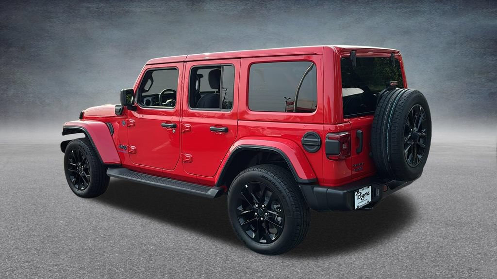 Used 2025 Jeep Wrangler Unlimited Sahara AWD/4WD image 4