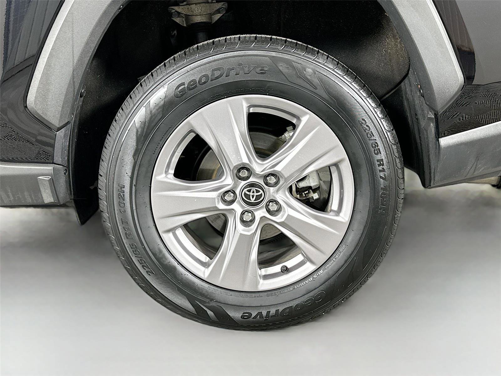 Certified 2025 Toyota RAV4 XLE AWD/4WD image 28