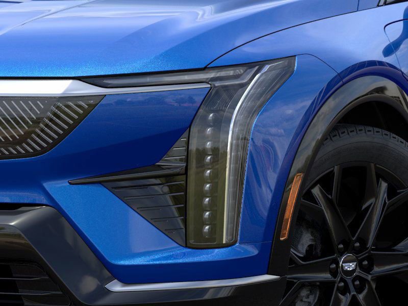 New 2025 Cadillac Optiq Luxury 2 w/ LPO, ONYX Package image 10