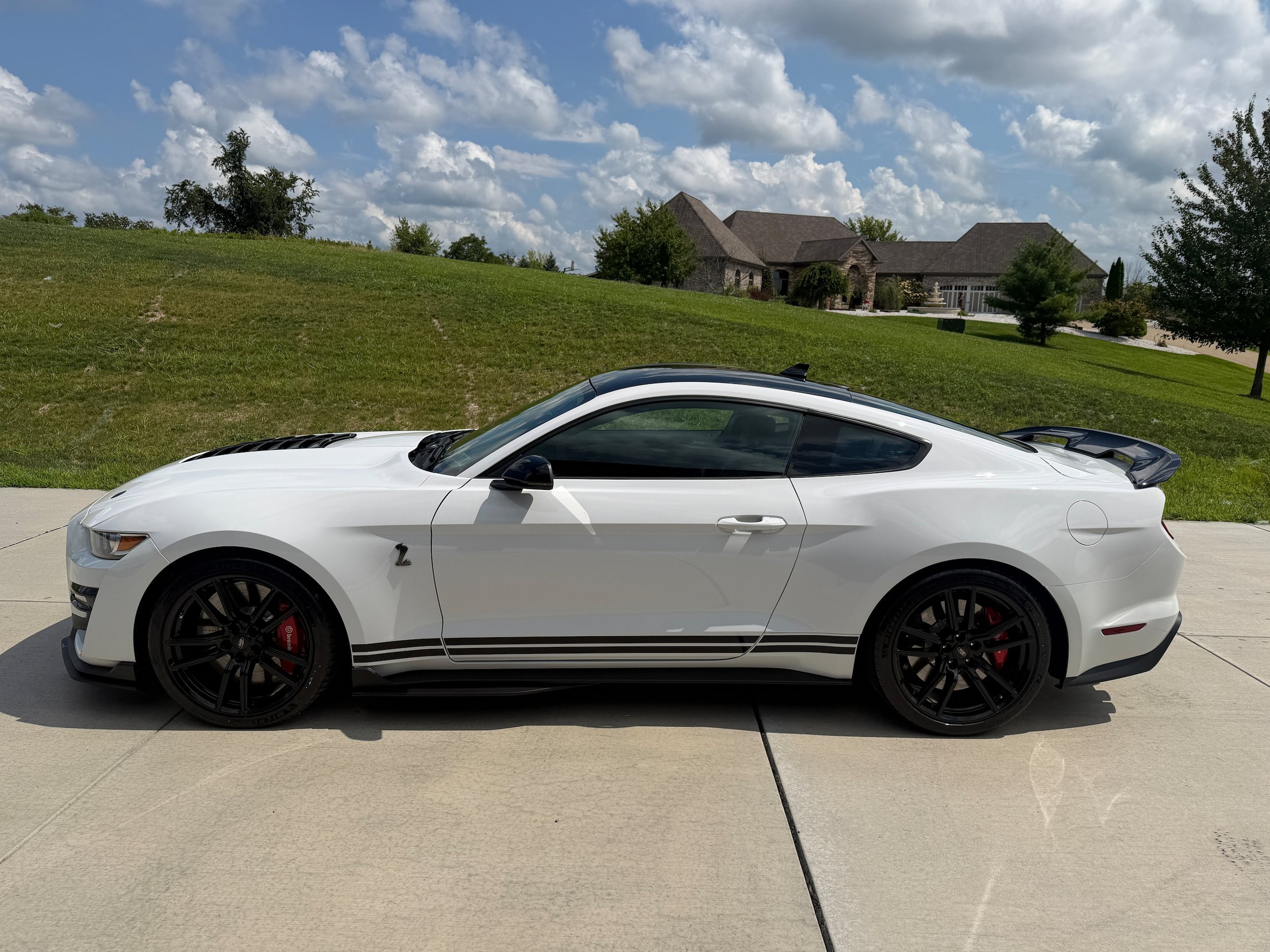 Used 2022 Ford Mustang Shelby GT500 w/ Technology Package RWD image 8