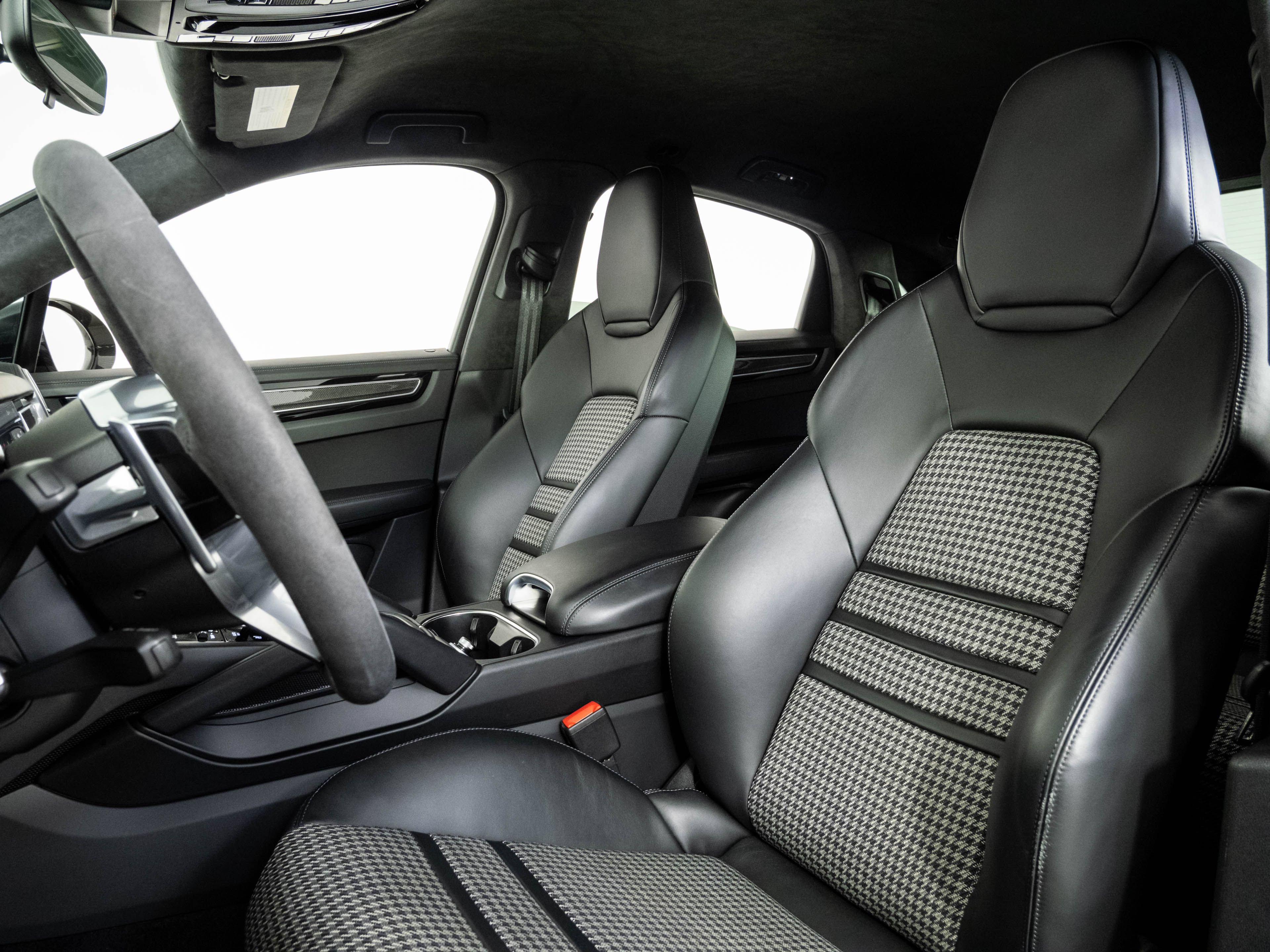 Used 2023 Porsche Cayenne GTS AWD/4WD image 5