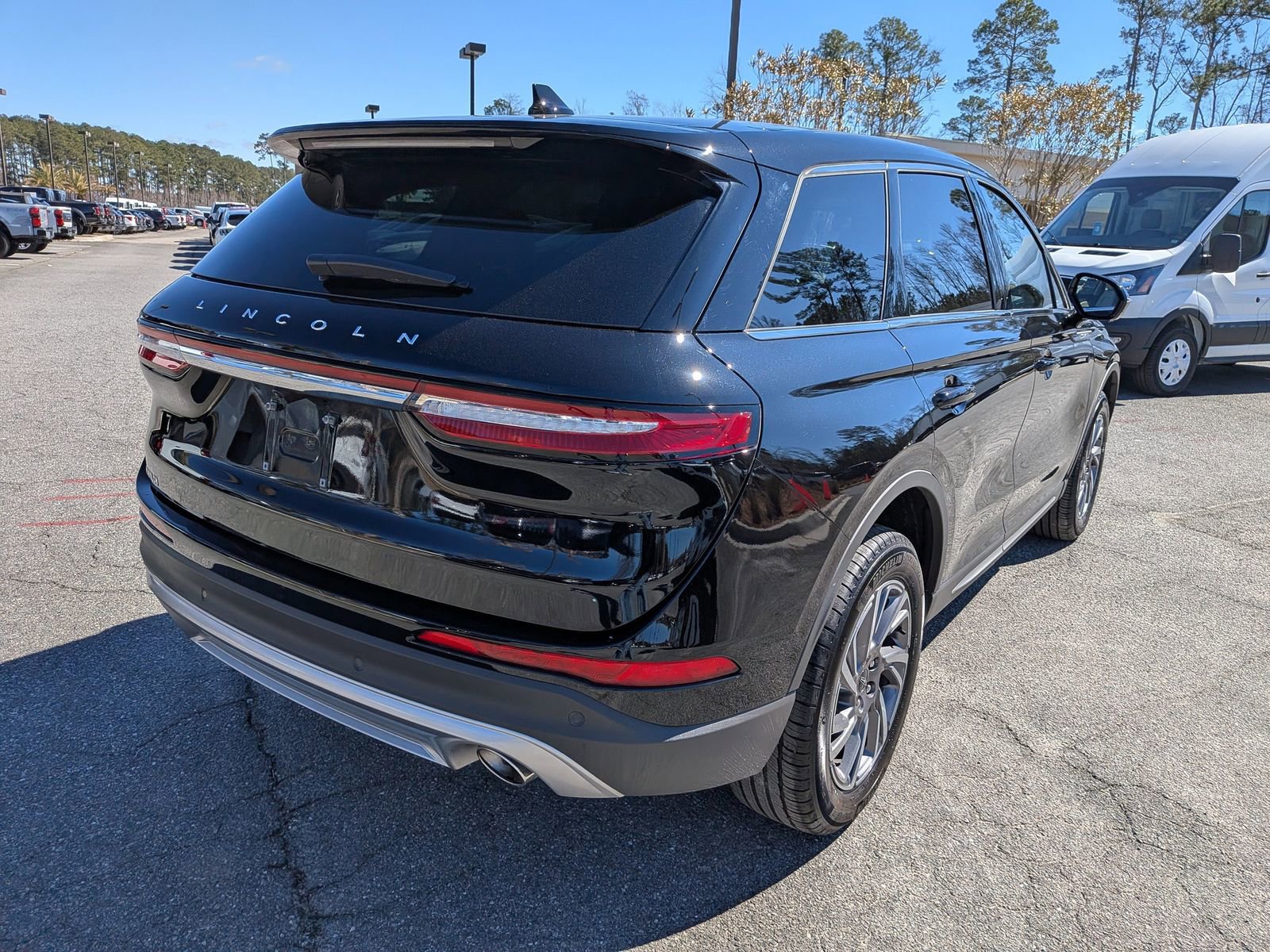 Certified 2025 Lincoln Corsair FWD w/ Equipment Group 101A image 4