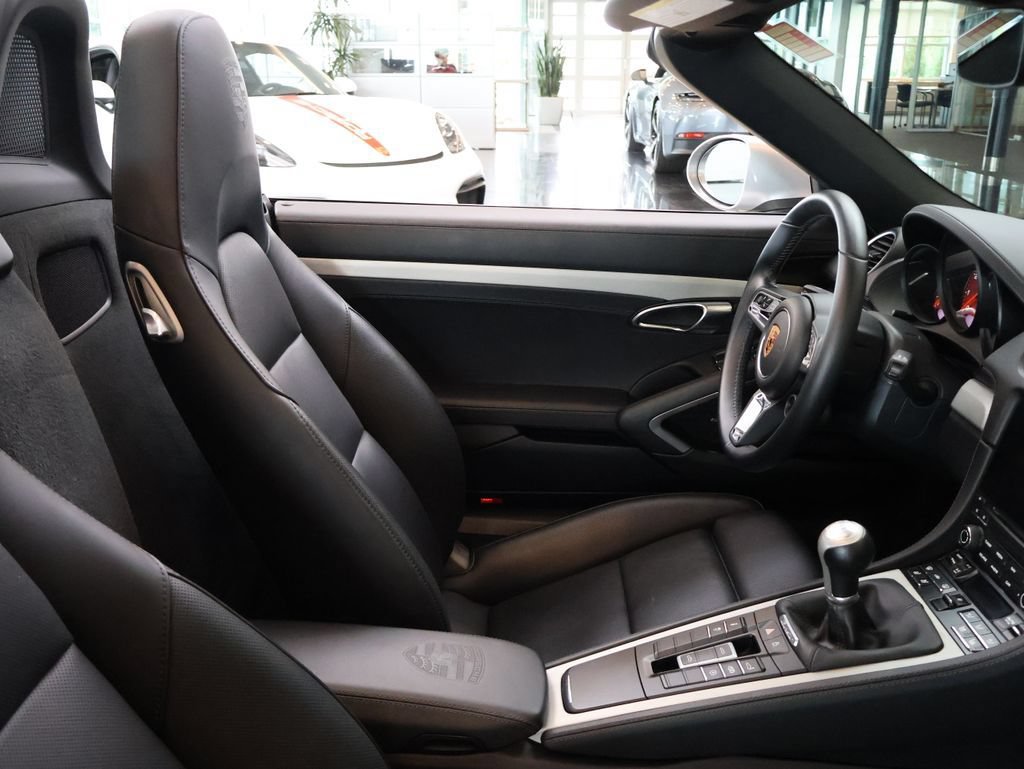 Used 2022 Porsche 718 Boxster RWD image 9