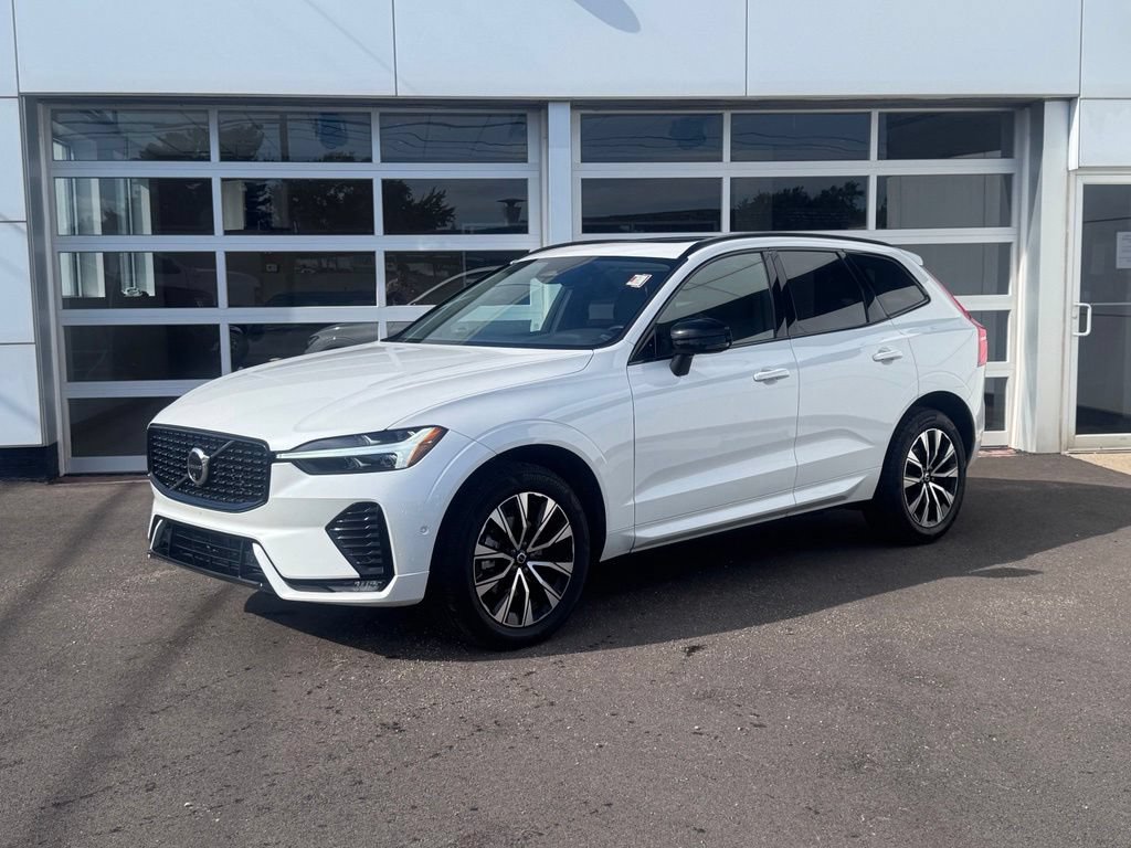 Used 2025 Volvo XC60 B5 Plus AWD/4WD image 2