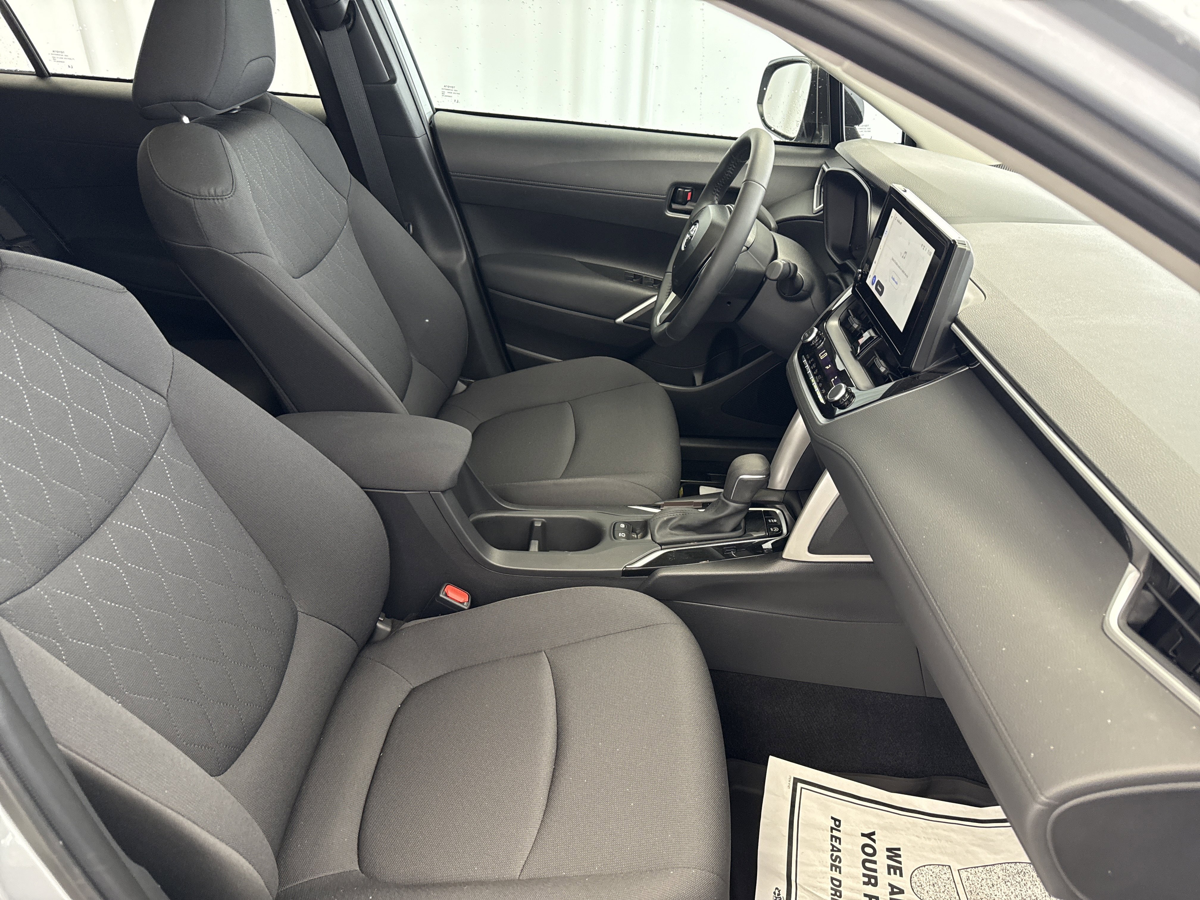 Used 2025 Toyota Corolla Cross LE image 12